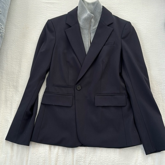 Classic navy blue blazer and matching dickie by Veronica Beard - Picture 1 of 3